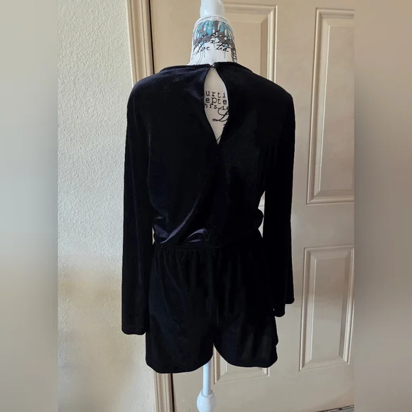Romeo & Juliet Couture Velvet Short Romper - Bkack - Size XS - Picture 2 of 3